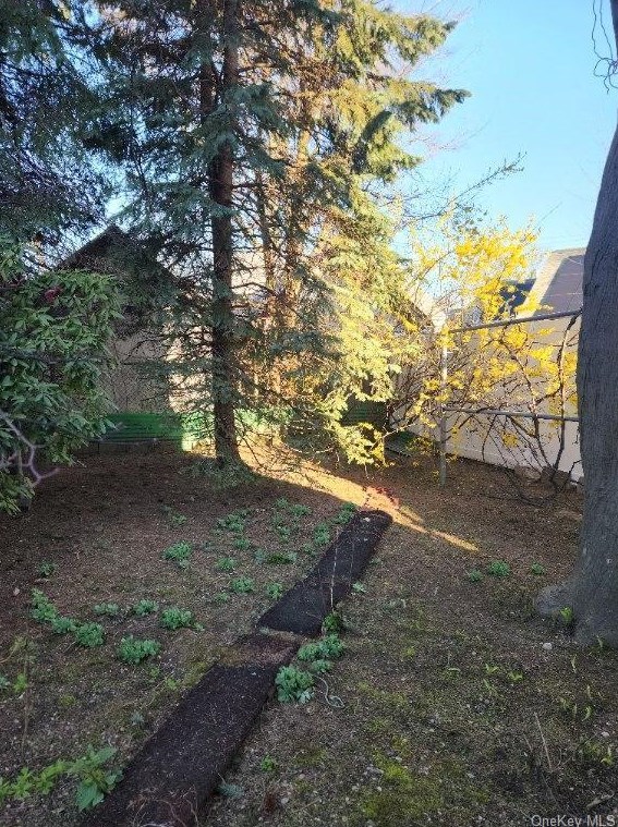 185 First St, Yonkers NY 10704-4308 exterior