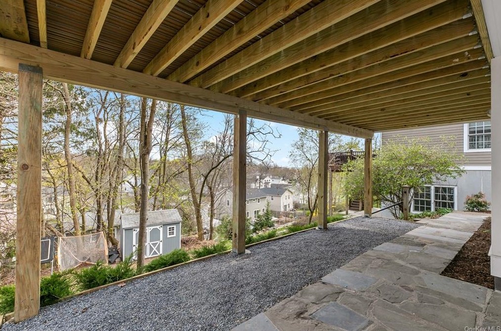 68 Grand St, Croton On Hudson NY  10520-2518 exterior