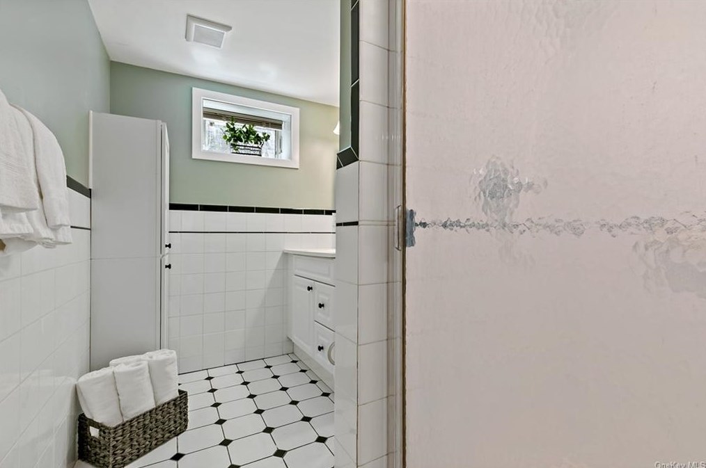 68 Grand St, Croton On Hudson NY  10520-2518 exterior