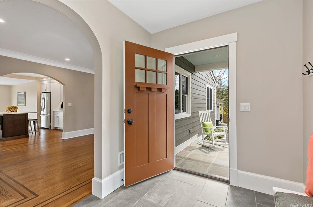 68 Grand St, Croton On Hudson NY  10520-2519 exterior