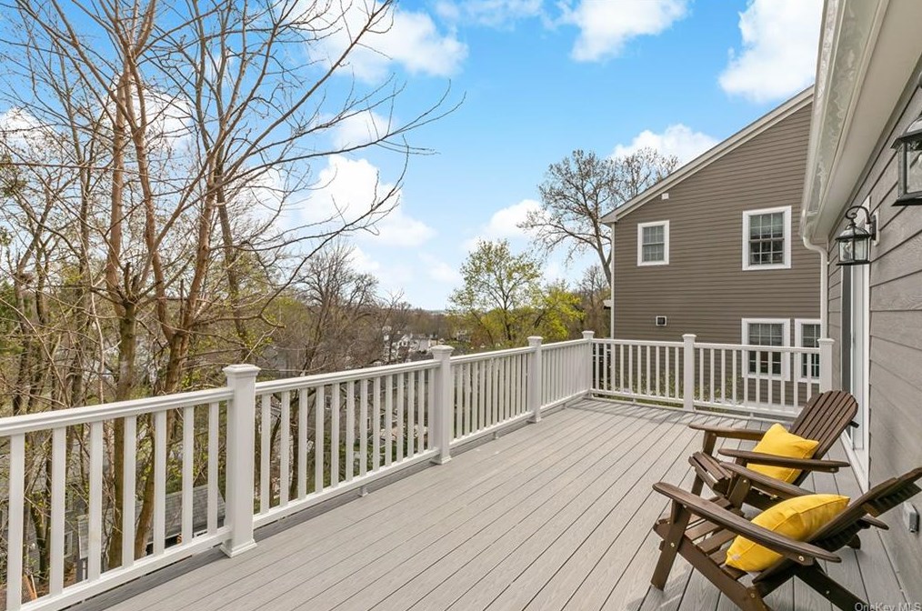 68 Grand St, Croton On Hudson NY  10520-2518 exterior