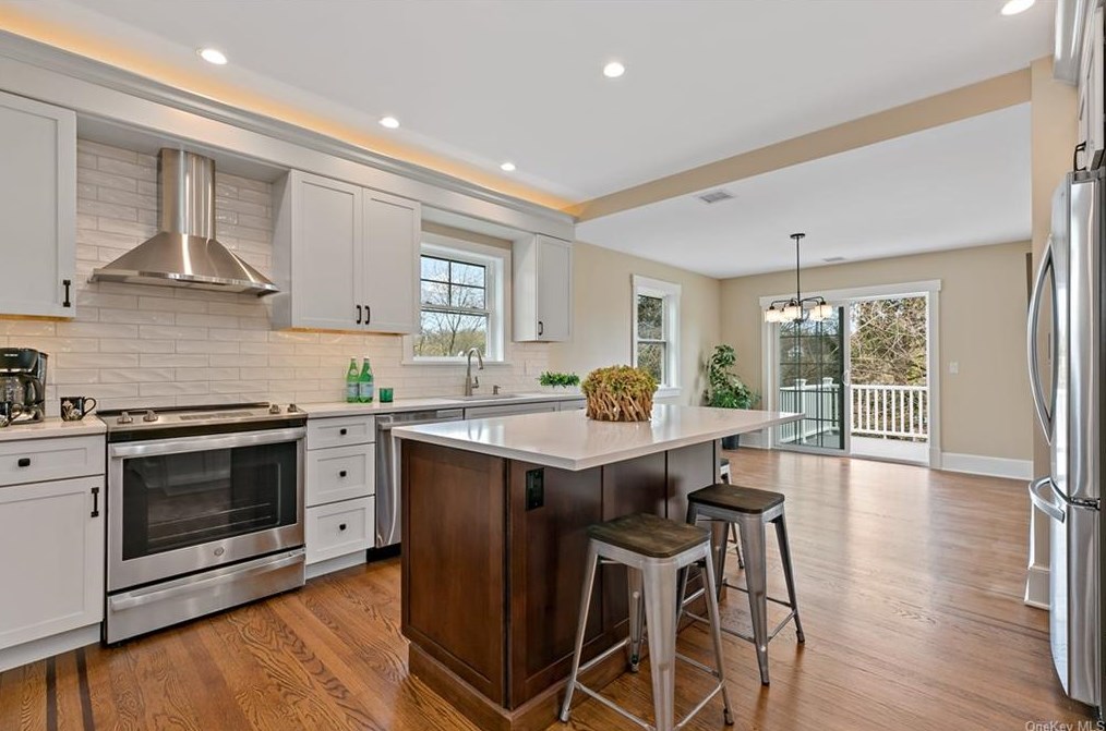 68 Grand St, Croton On Hudson NY  10520-2518 exterior