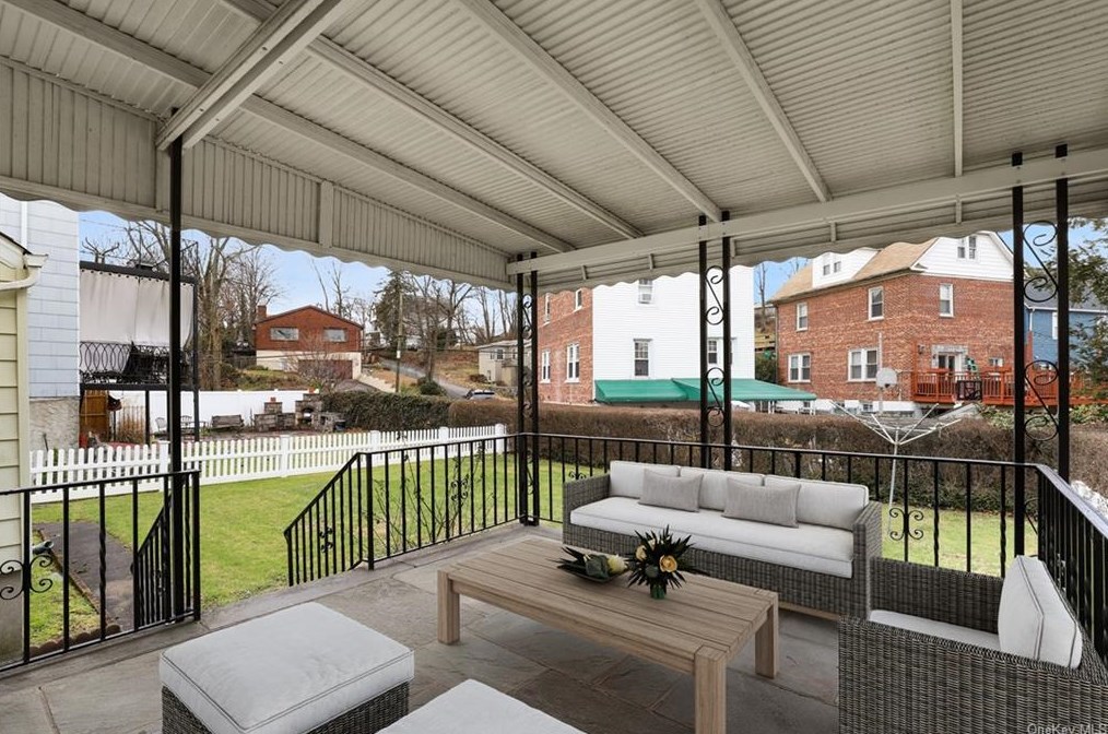 287 Kimball Ave, Yonkers NY  10704-3031 exterior