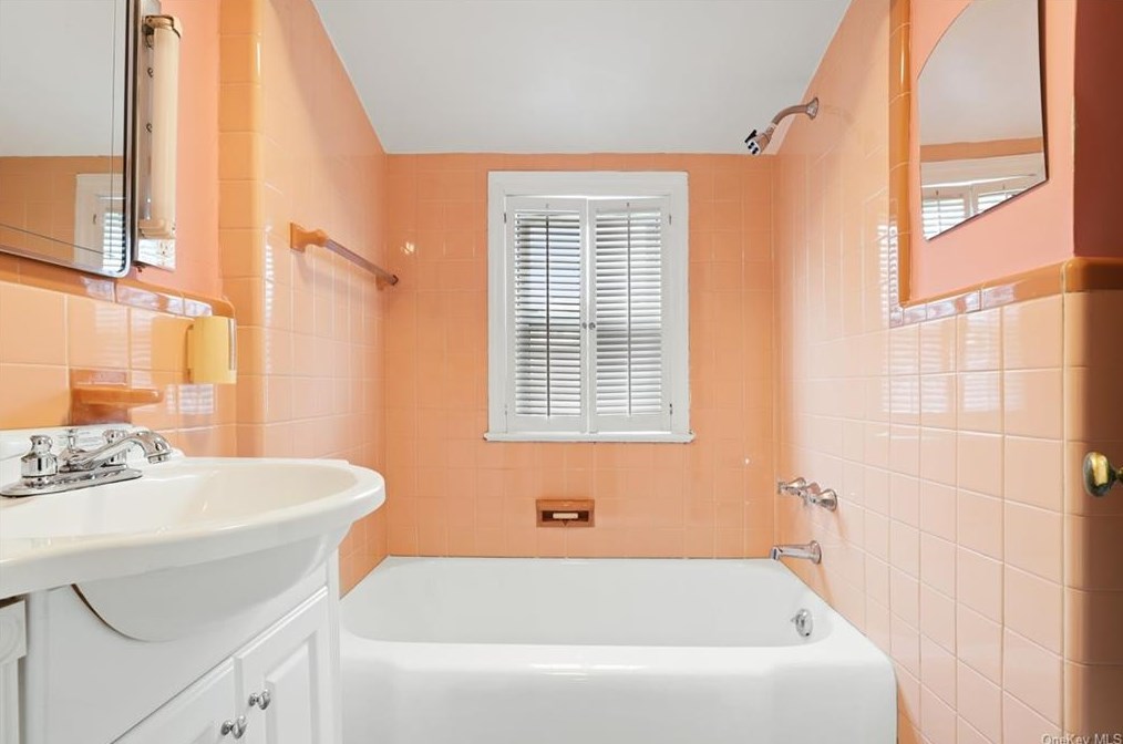 287 Kimball Ave, Yonkers NY  10704-3031 exterior