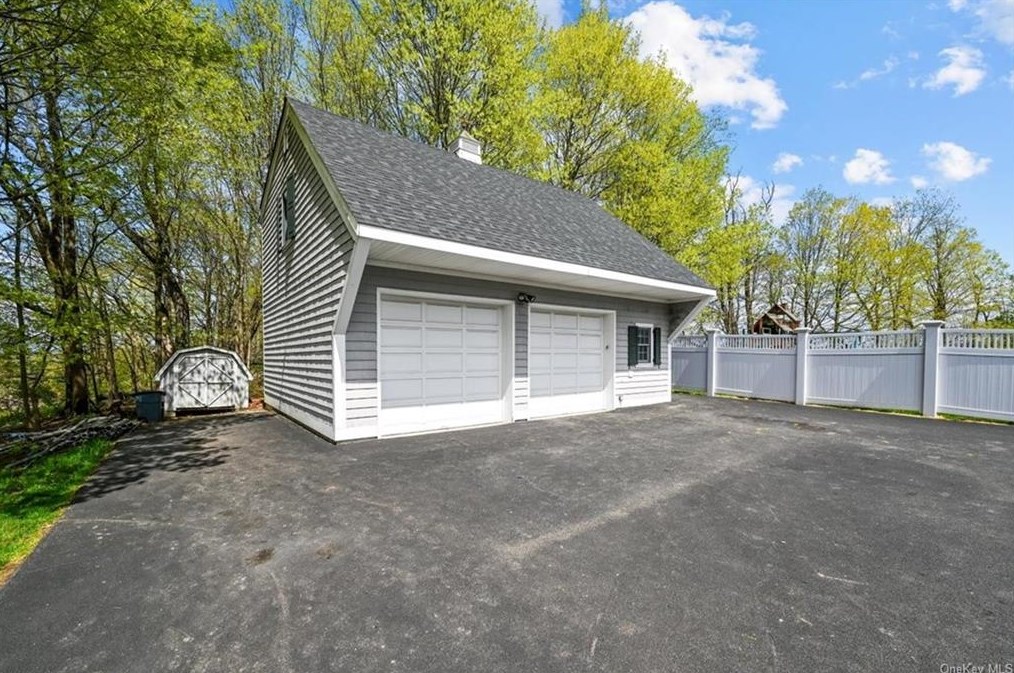 97 Moffat Rd, Washingtonville, NY 10992
