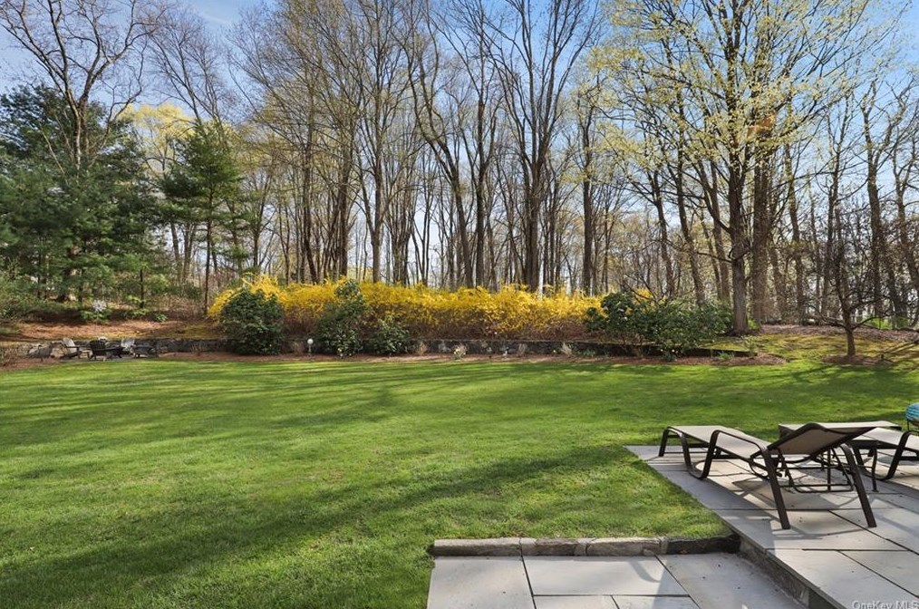 65 Brundige Dr, Goldens Bridge NY  10526-1413 exterior