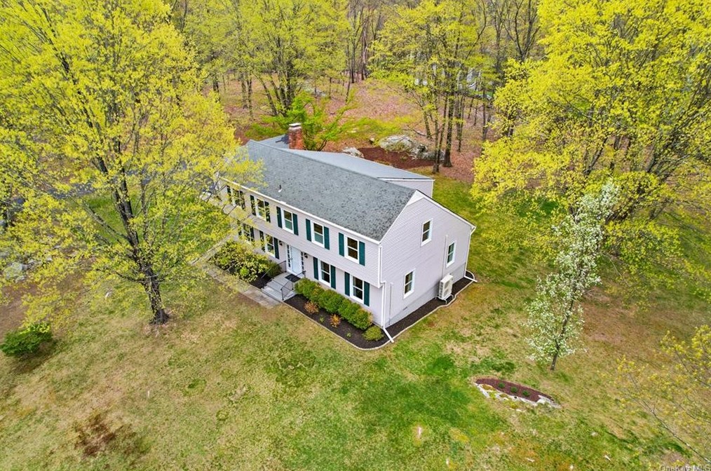 6 Cornwall Ct, Katonah NY  10536-2500 exterior