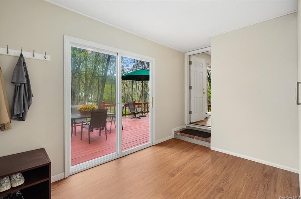 6 Cornwall Ct, Katonah NY  10536-2501 exterior