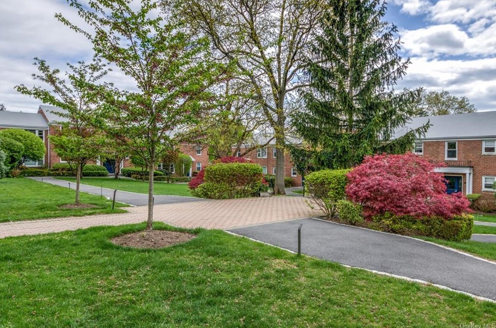 114 Lawn Ter, Mamaroneck NY  10543-4023 exterior