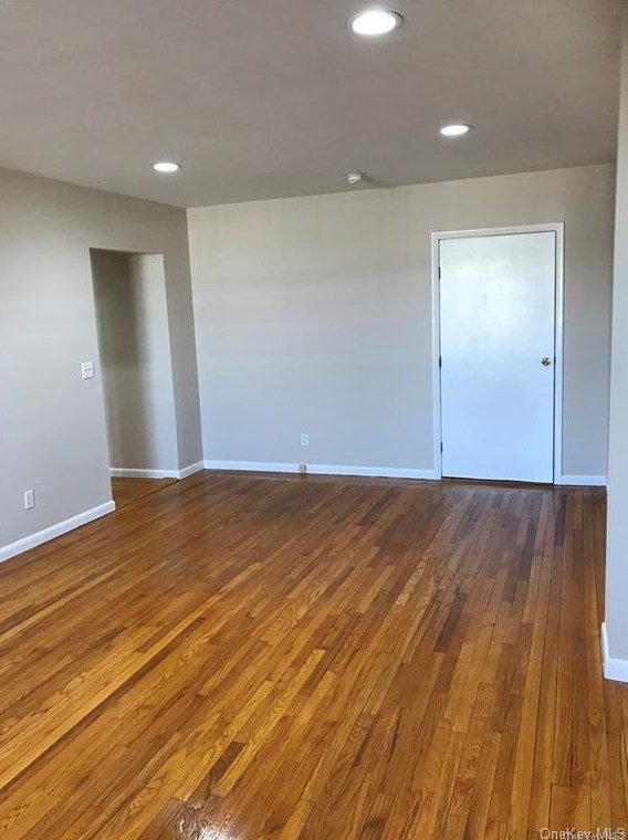 1 Elm St, Yonkers NY 10701-3932 exterior