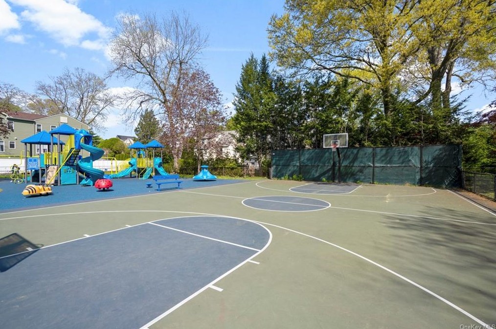 419 Warren Ave, Mamaroneck NY  10543-1332 exterior