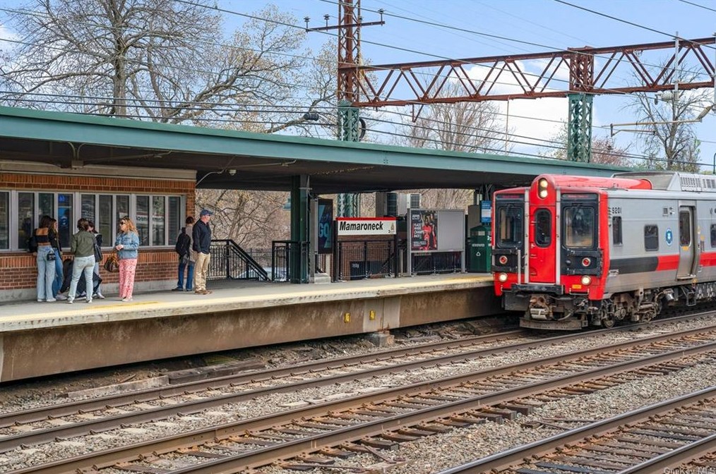 419 Warren Ave, Mamaroneck NY  10543-1332 exterior