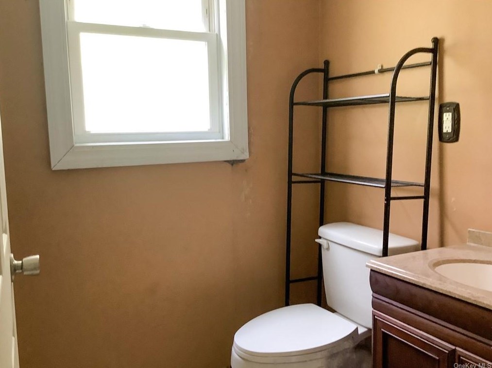 24 Faye Ave, Newburgh NY  12553-7708 exterior