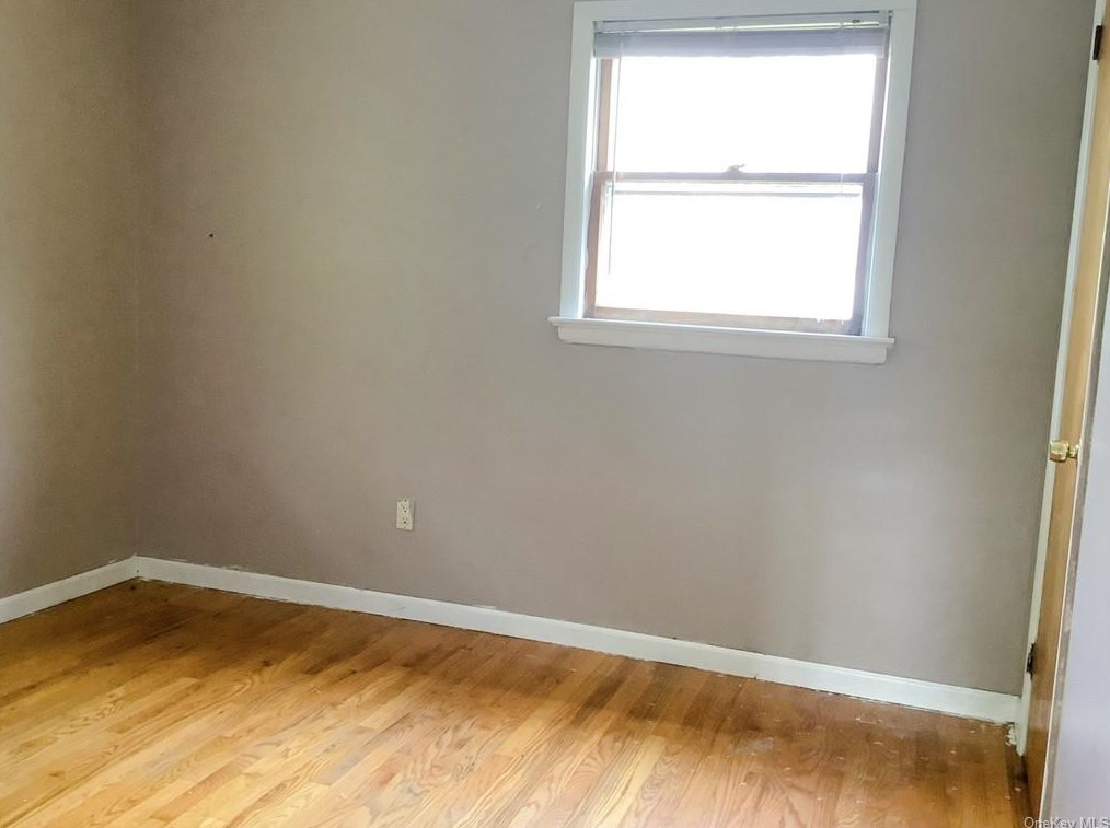 24 Faye Ave, Newburgh NY  12553-7708 exterior