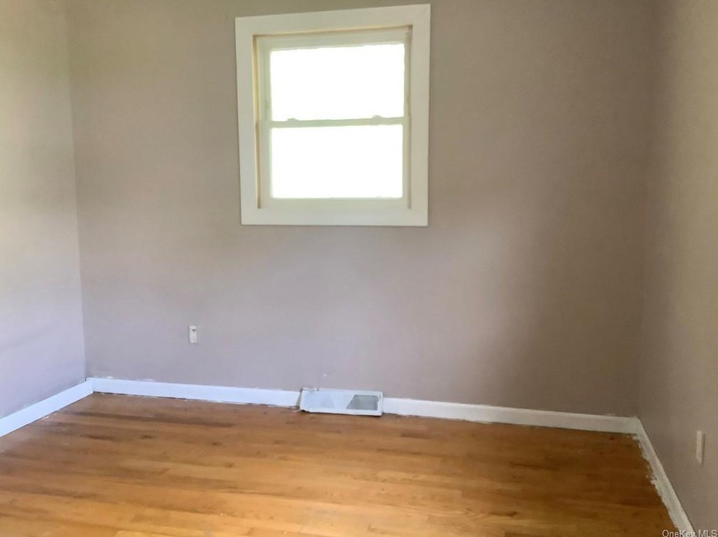 24 Faye Ave, Newburgh NY  12553-7708 exterior