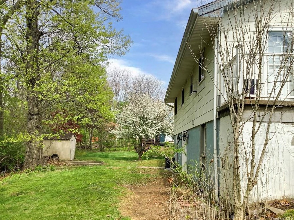 24 Faye Ave, Newburgh NY  12553-7708 exterior