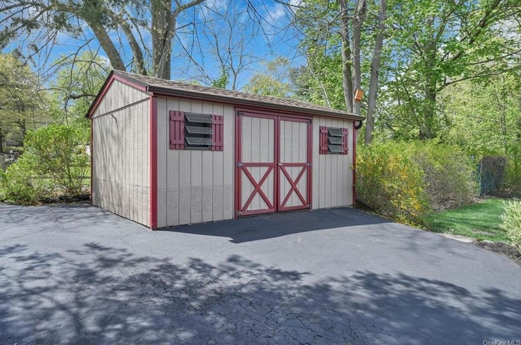 55 State Route 17m, Harriman NY  10926-3231 exterior