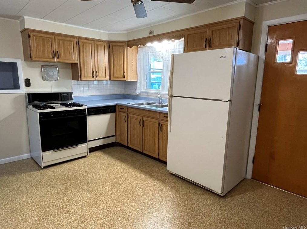1390 Kings Hwy, Chester NY  10918-3102 exterior