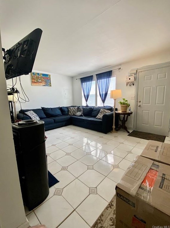 81 Bethune Blvd, Chestnut Ridge NY  10977-5195 exterior