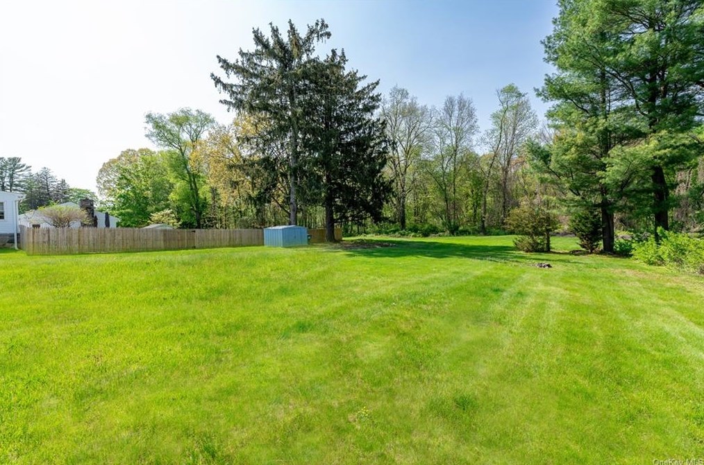 22 Pleasant St, Bedford NY  10506-1501 exterior