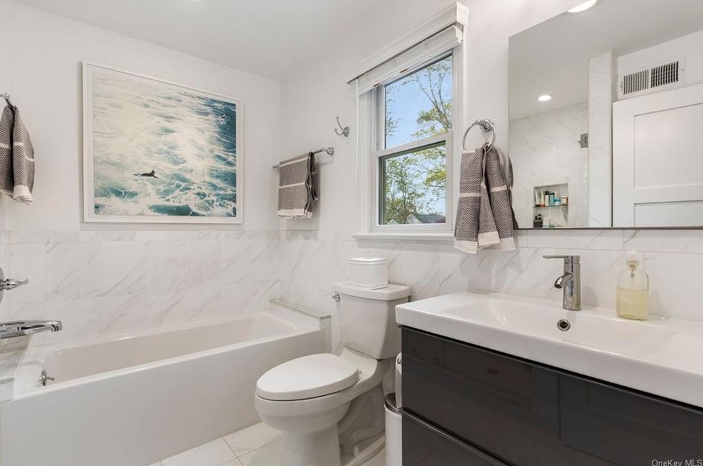 18 Harding Dr, Rye NY  10580-1313 exterior