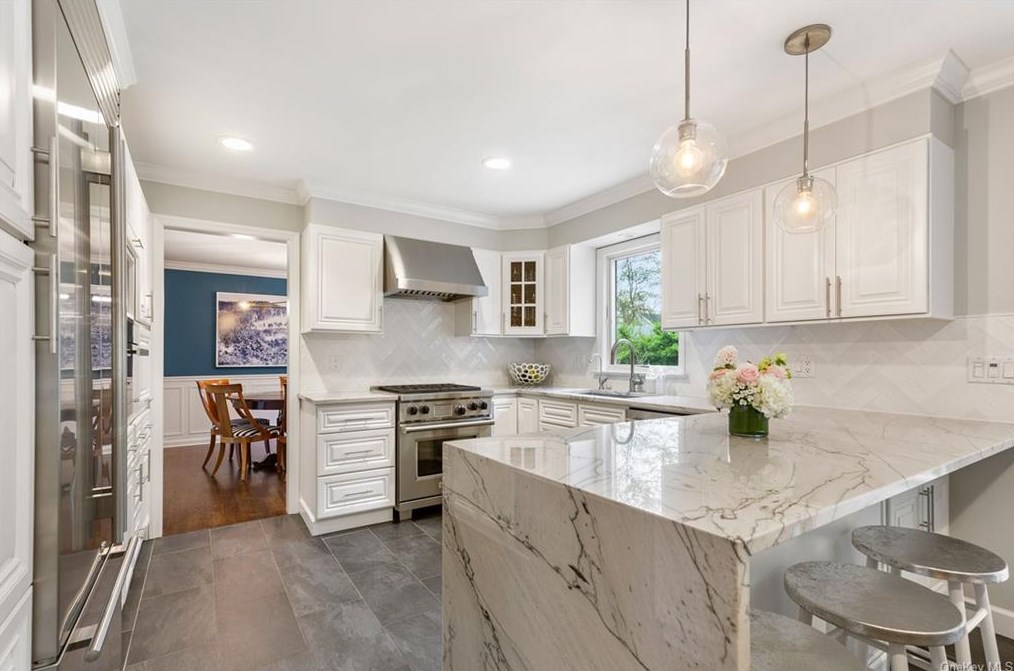 18 Harding Dr, Rye NY  10580-1313 exterior