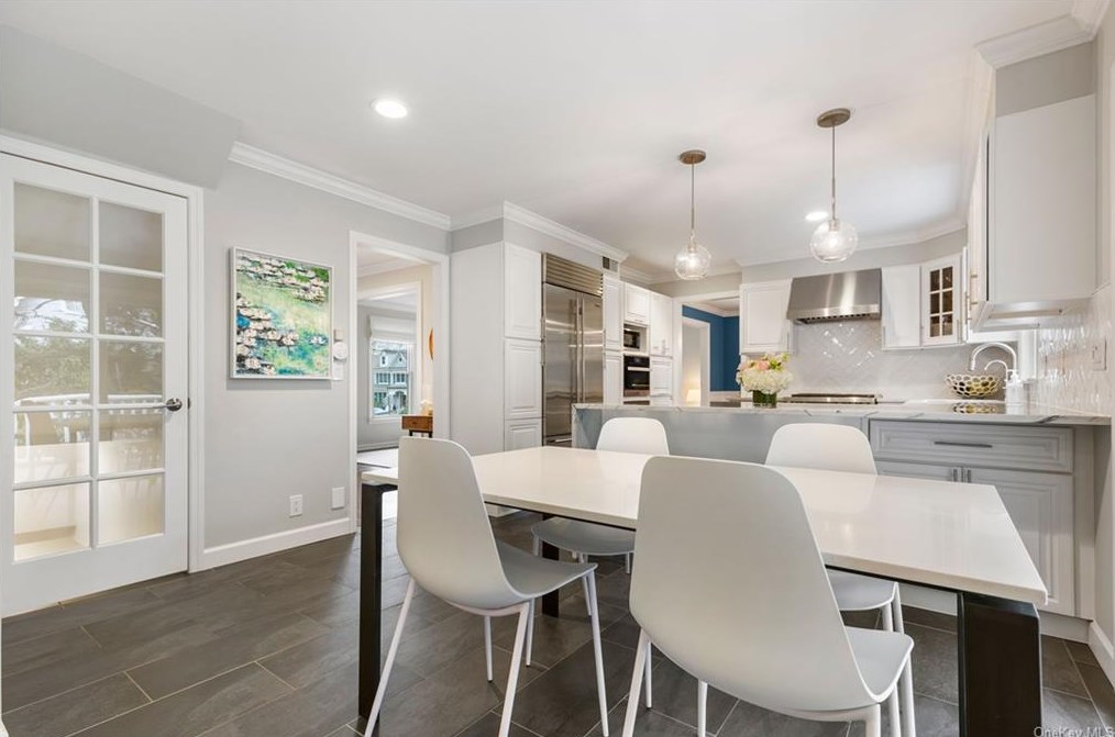 18 Harding Dr, Rye NY  10580-1313 exterior