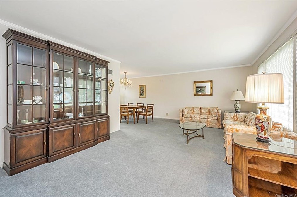 87 Daisy Farms Dr, New Rochelle NY  10804-1036 exterior