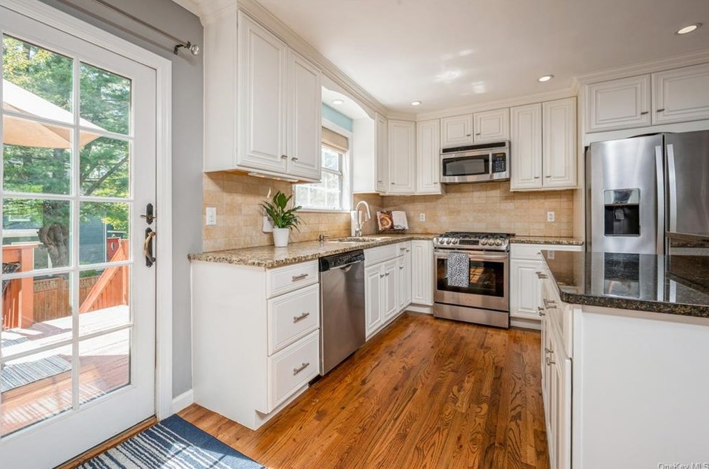 704 Louis St, Mamaroneck NY  10543-1728 exterior