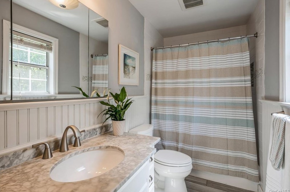 704 Louis St, Mamaroneck NY  10543-1728 exterior