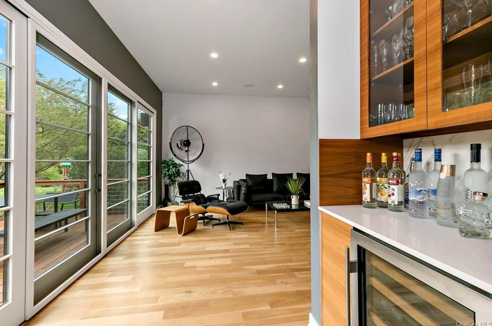 1149 Old White Plains Rd, Mamaroneck NY  10543-1015 exterior