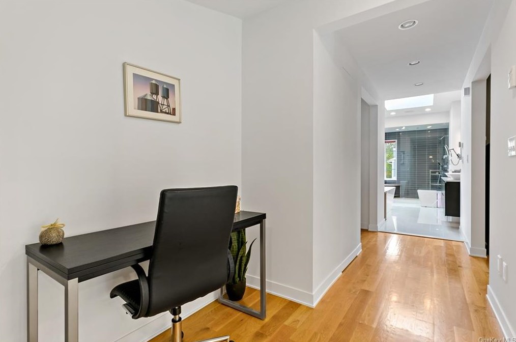 1149 Old White Plains Rd, Mamaroneck NY  10543-1015 exterior