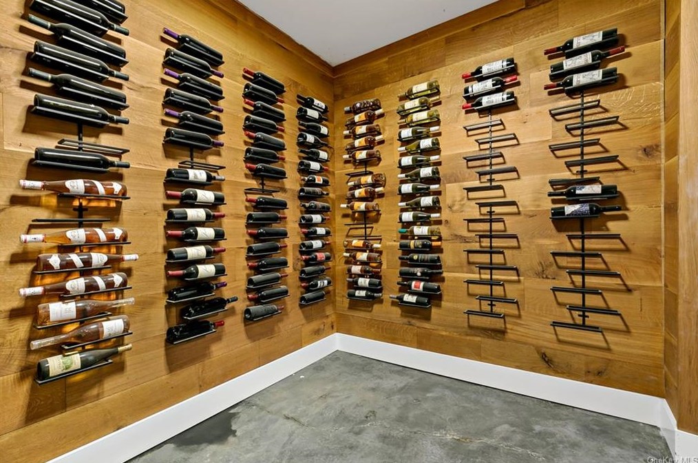 1149 Old White Plains Rd, Mamaroneck NY  10543-1015 exterior