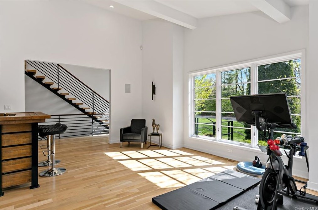 1149 Old White Plains Rd, Mamaroneck NY  10543-1015 exterior