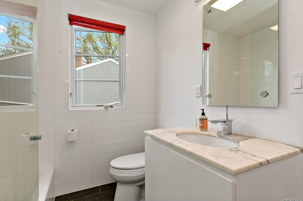 1149 Old White Plains Rd, Mamaroneck NY  10543-1015 exterior