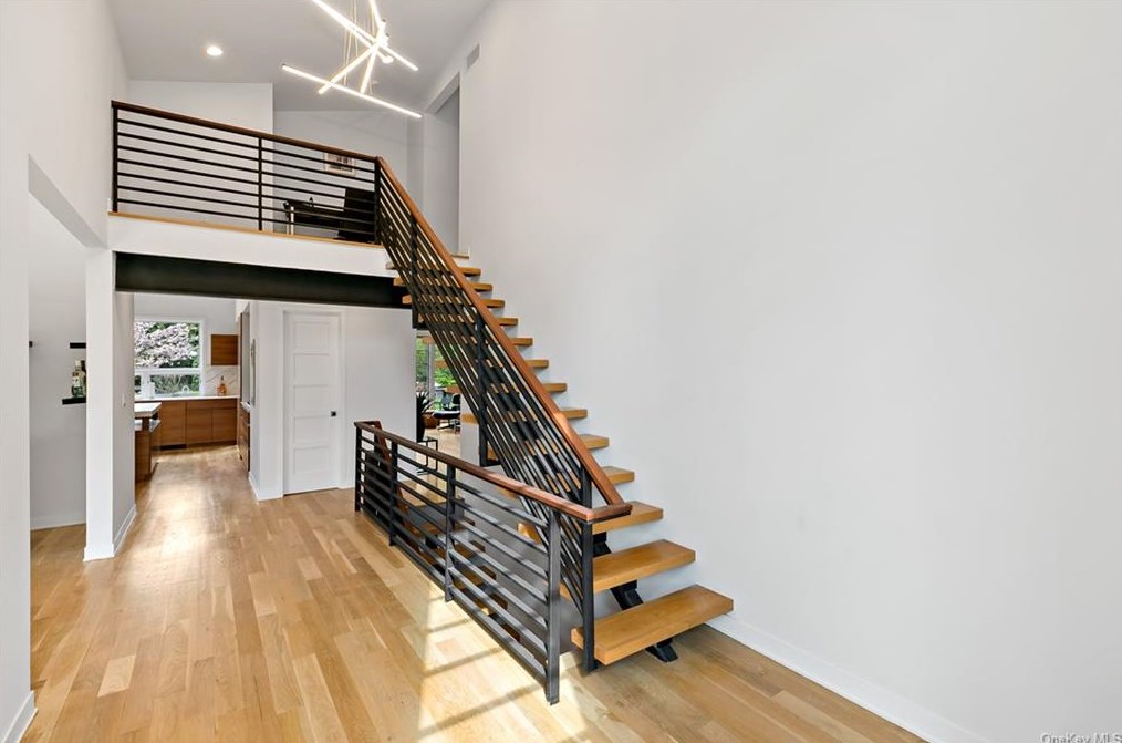 1149 Old White Plains Rd, Mamaroneck NY  10543-1015 exterior