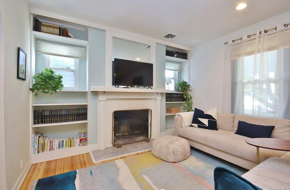 16 Hanford Pl, North Tarrytown NY  10591-3102 exterior