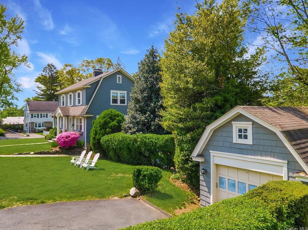 4 Maywood Rd, New Rochelle NY  10804-4706 exterior