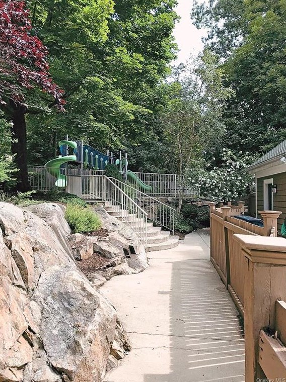 52 Deer Tree Ln, Briarcliff NY  10510-1751 exterior