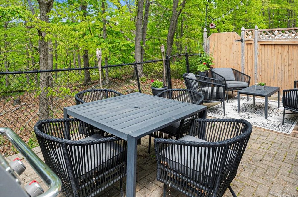 1402 Chadwick Ct, North Tarrytown NY  10591-5036 exterior