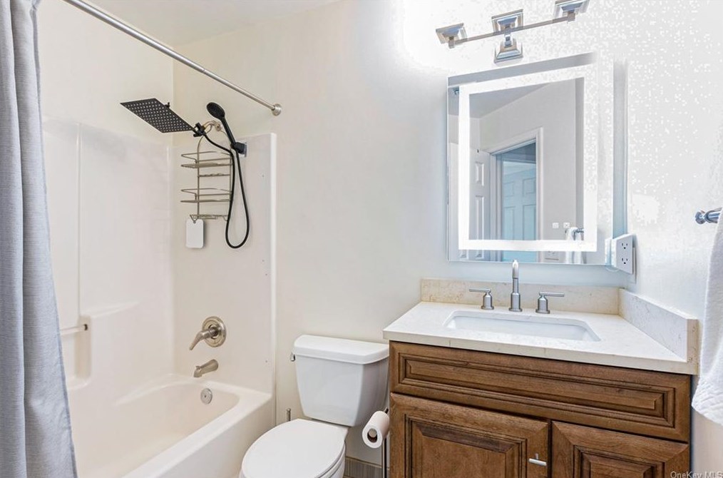 1402 Chadwick Ct, North Tarrytown NY  10591-5036 exterior