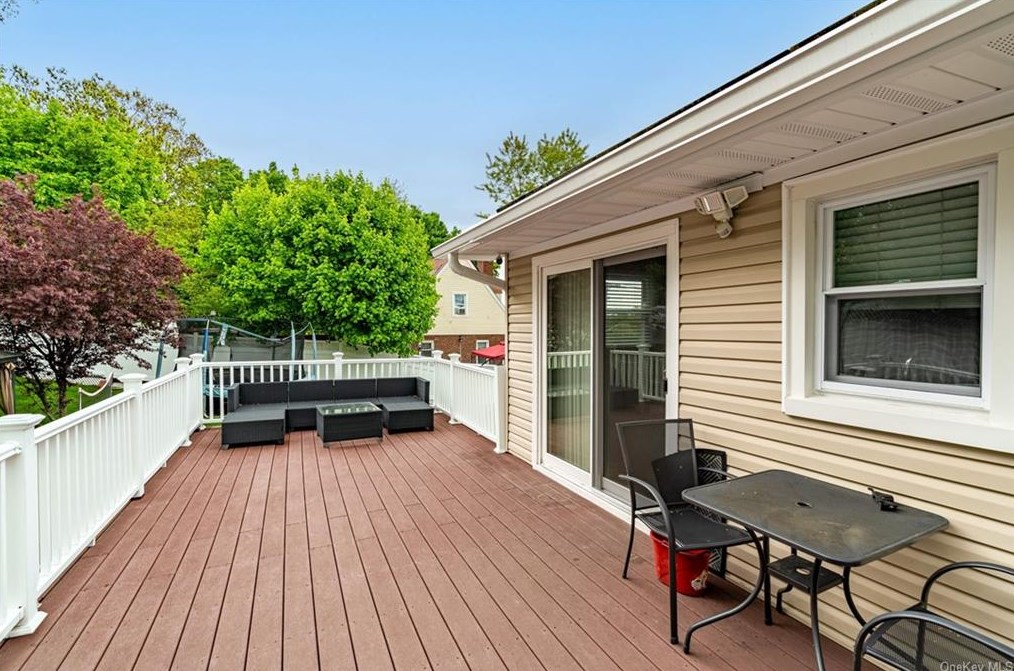 40 Hunt Ave, Yonkers NY  10710-5431 exterior