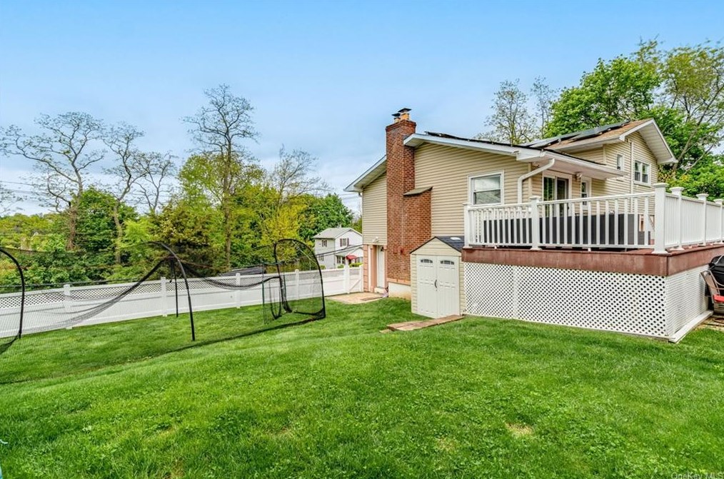 40 Hunt Ave, Yonkers NY  10710-5431 exterior