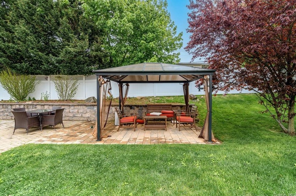 40 Hunt Ave, Yonkers NY  10710-5431 exterior