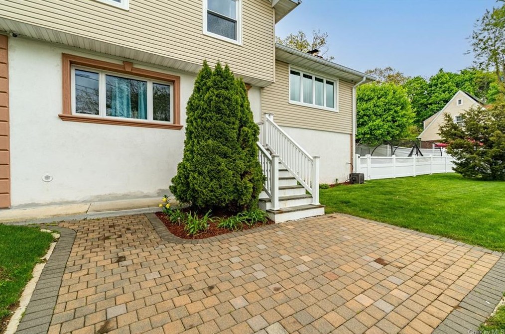 40 Hunt Ave, Yonkers NY  10710-5431 exterior