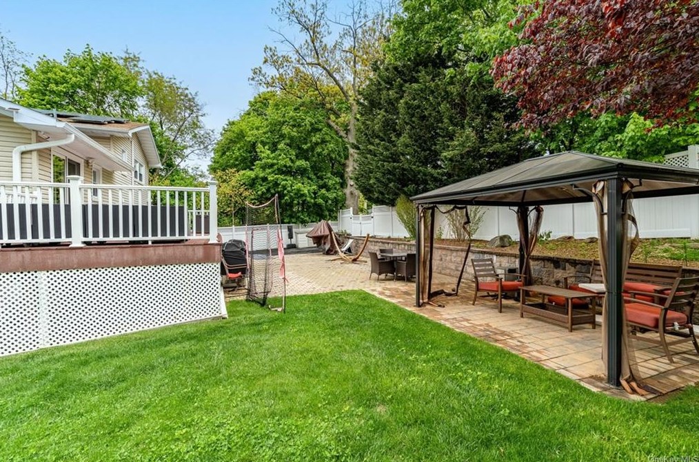 40 Hunt Ave, Yonkers NY  10710-5431 exterior