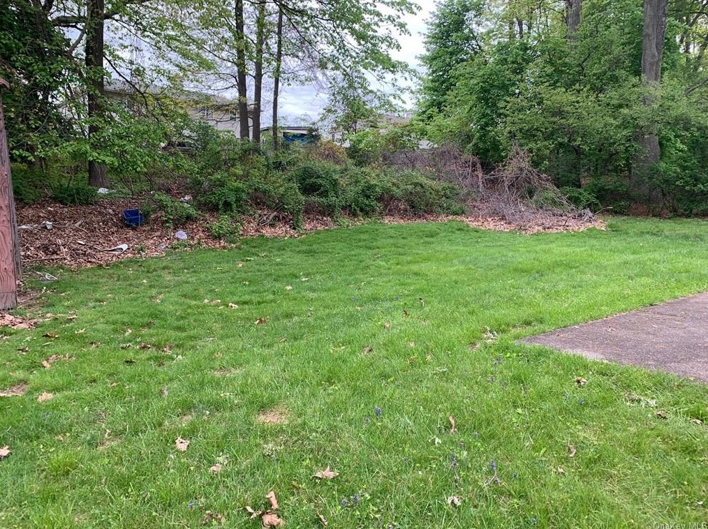 25 Trinity Ave, Chestnut Ridge NY  10977-3025 exterior