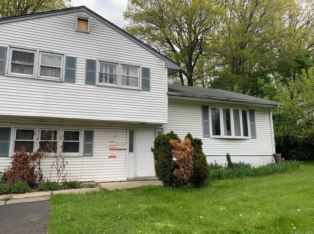 25 Trinity Ave, Chestnut Ridge NY  10977-3025 exterior