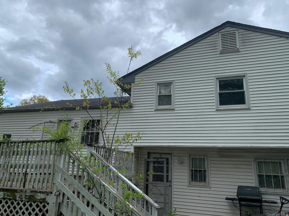 25 Trinity Ave, Chestnut Ridge NY  10977-3025 exterior