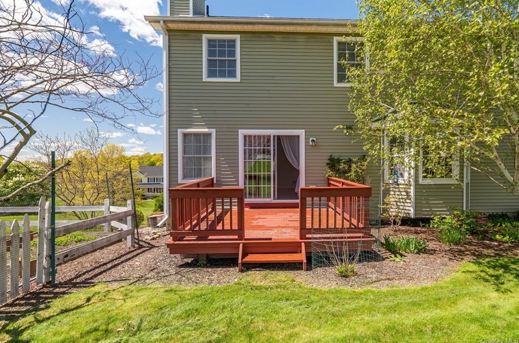 6 Rose Ct, La Grange NY  12540-6246 exterior